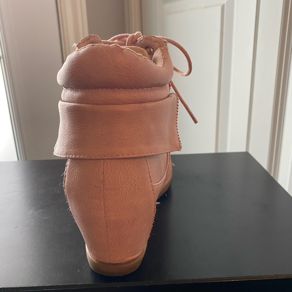 Top Moda - size 5 1/2 - hidden heel lace up sneaker - synthetic upper - Picture 8 of 16